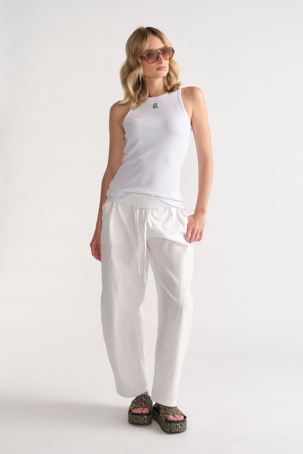 D-Luxe Linen Blend Barrel Pant