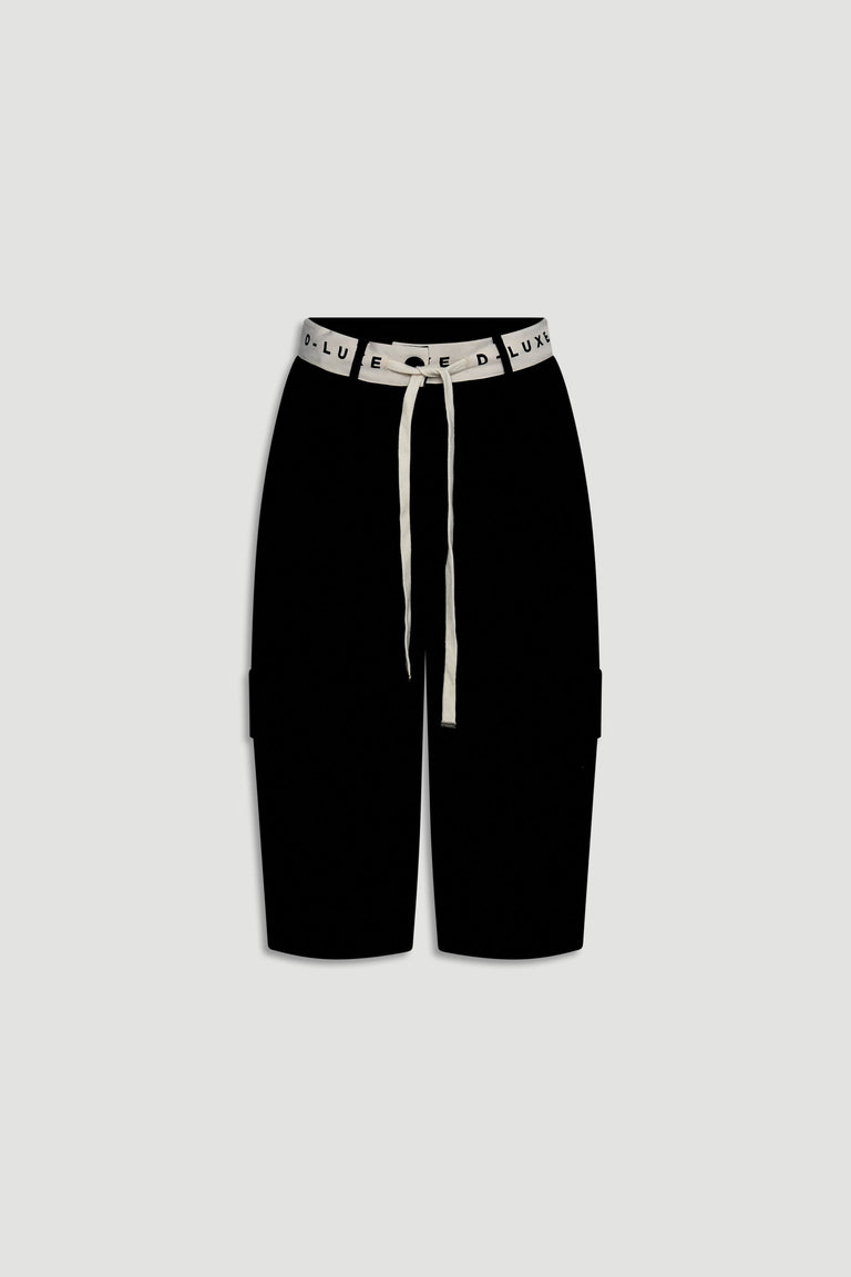 D-Luxe Logo Waistband Short in portrait view showing contrast logo waistband and cargo pocket details, gallery position 4.