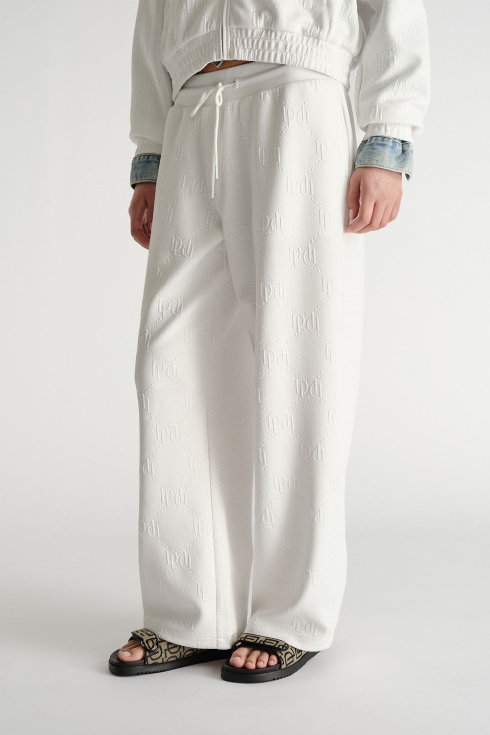 D-Luxe Embossed Wide Leg Pant