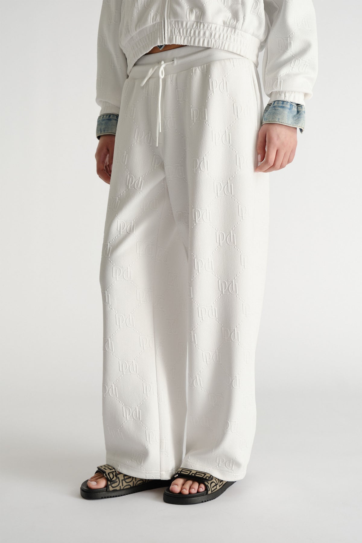 D-Luxe Embossed Wide Leg Pant