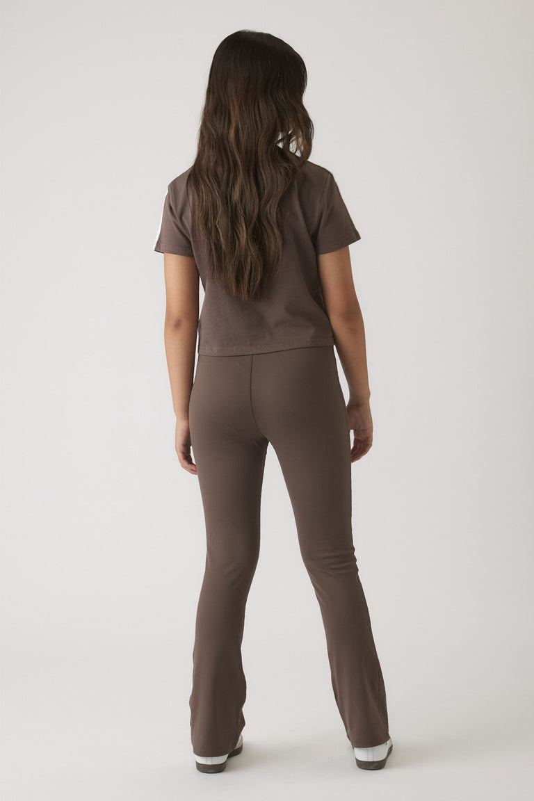 Teen girl wearing a relaxed fit mocha brown boxy tee and matching slim pants for a comfortable casual look
