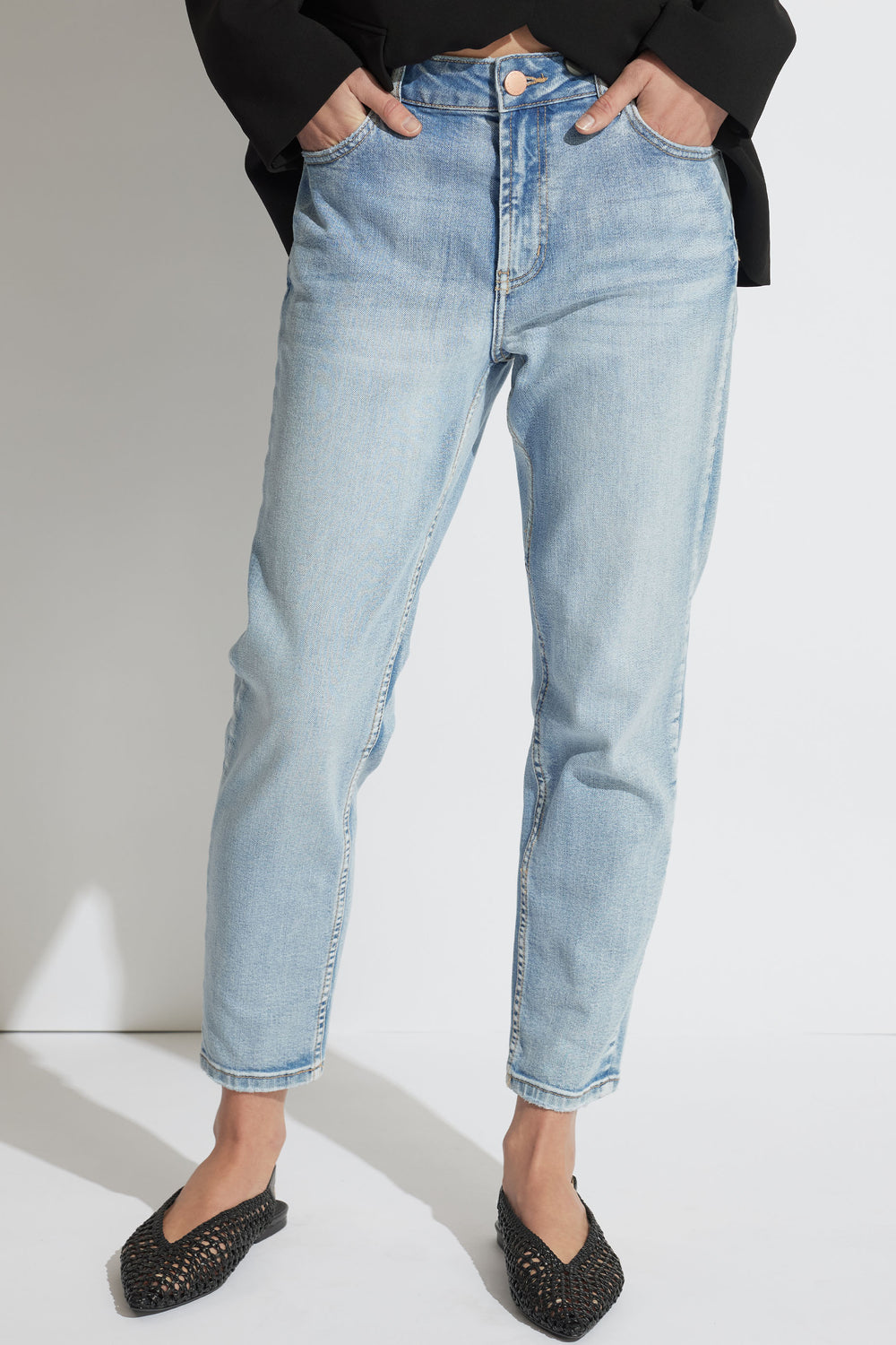 Alexa Girlfriend Jean in light blue denim, cropped slim leg and mid-rise cropped slim fit, gallery position 2 portrait
