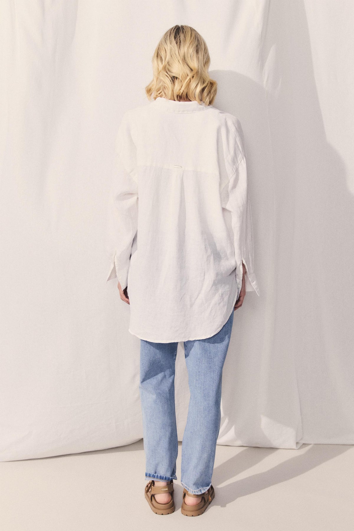 Model wearing light blue cropped denim jogger jeans with a relaxed fit and elastic waist