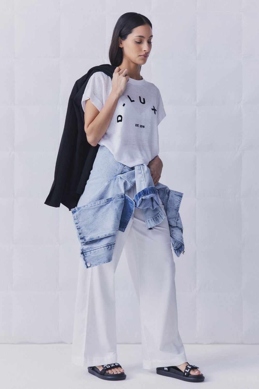 D-Luxe Cuffed Linen Logo Tee
