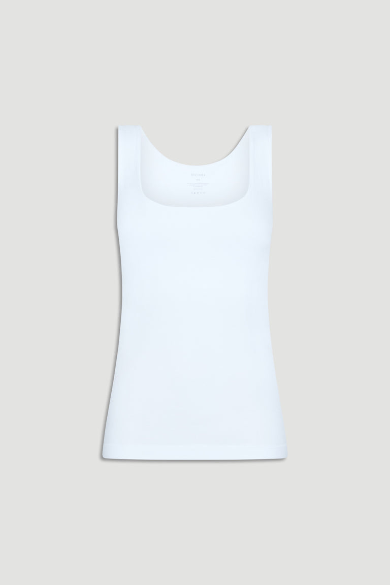 White seamless scoop neck tank top crafted for a smooth, comfortable fit perfect for everyday layering.