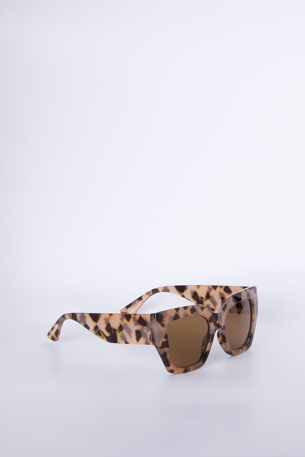 Oversized cat eye sunglasses in a tortoiseshell pattern with brown lenses for a bold, fashion-forward look.