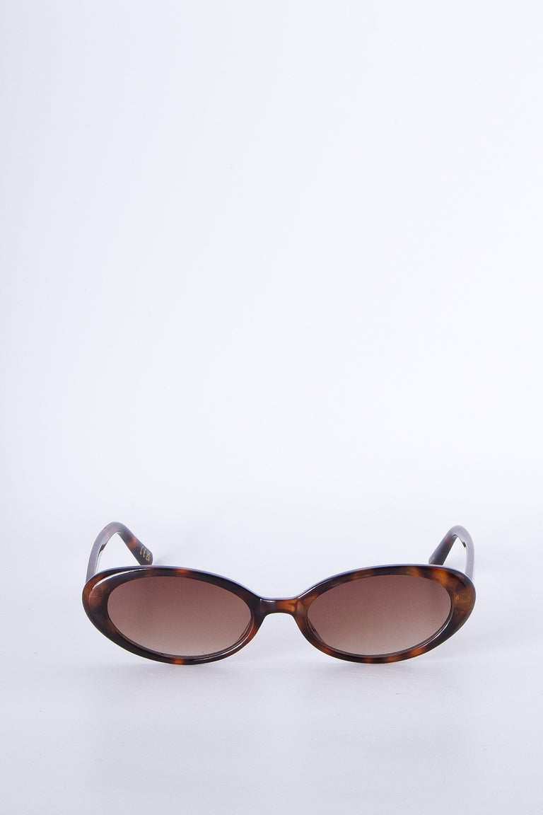 Oval tortoiseshell sunglasses with gradient brown lenses for a stylish, timeless accessory look.