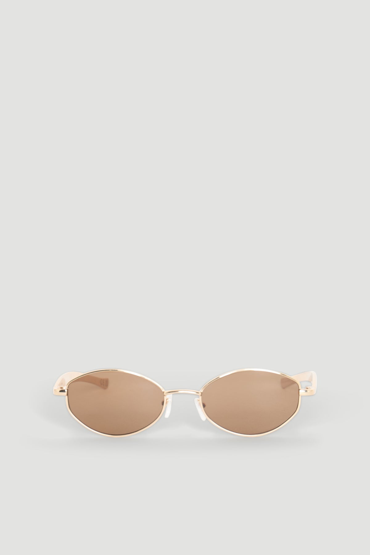 Sleek round sunglasses with warm brown lenses and gold-tone metal frames for a stylish, timeless accessory.