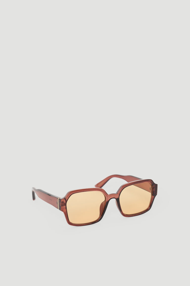 Oversized sunglasses with warm amber lenses and a rich brown frame for a bold, stylish accessory.