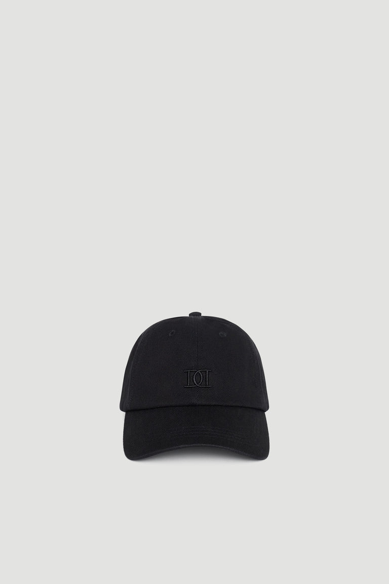 Classic black vintage-style cap with subtle tonal logo embroidery, designed for everyday effortless wear.