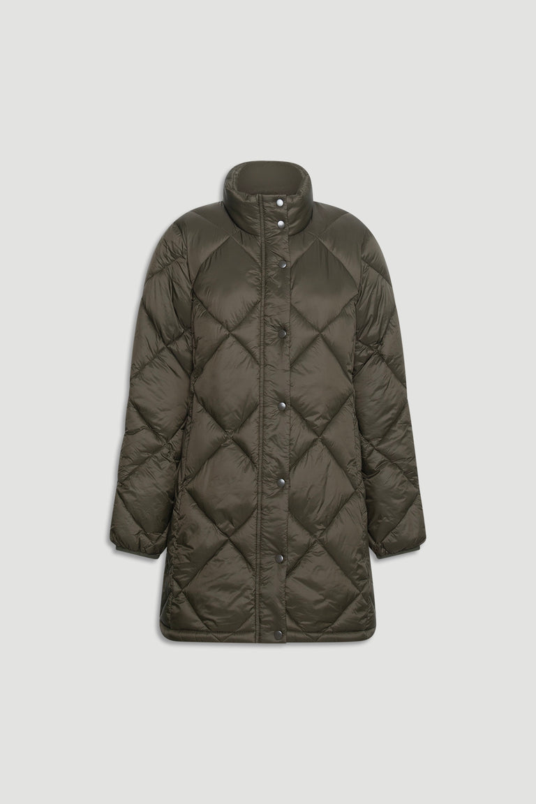 Longline forest green puffer jacket with quilted detailing and a high collar for a cozy winter outfit