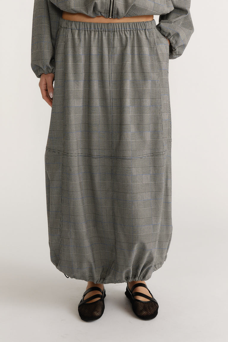 Relaxed check cocoon skirt with elasticated waist and gathered hem for a modern, effortless silhouette.