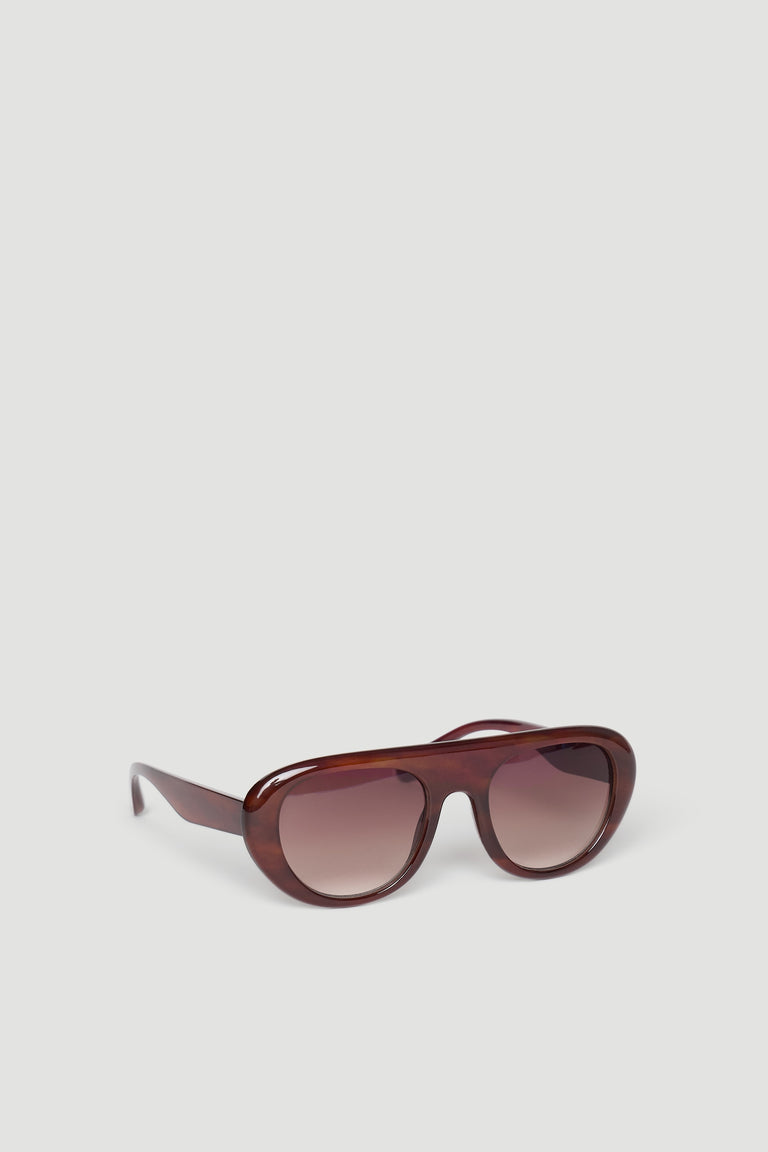Brown oversized aviator sunglasses with a glossy frame and gradient lenses, styled for effortless everyday wear.