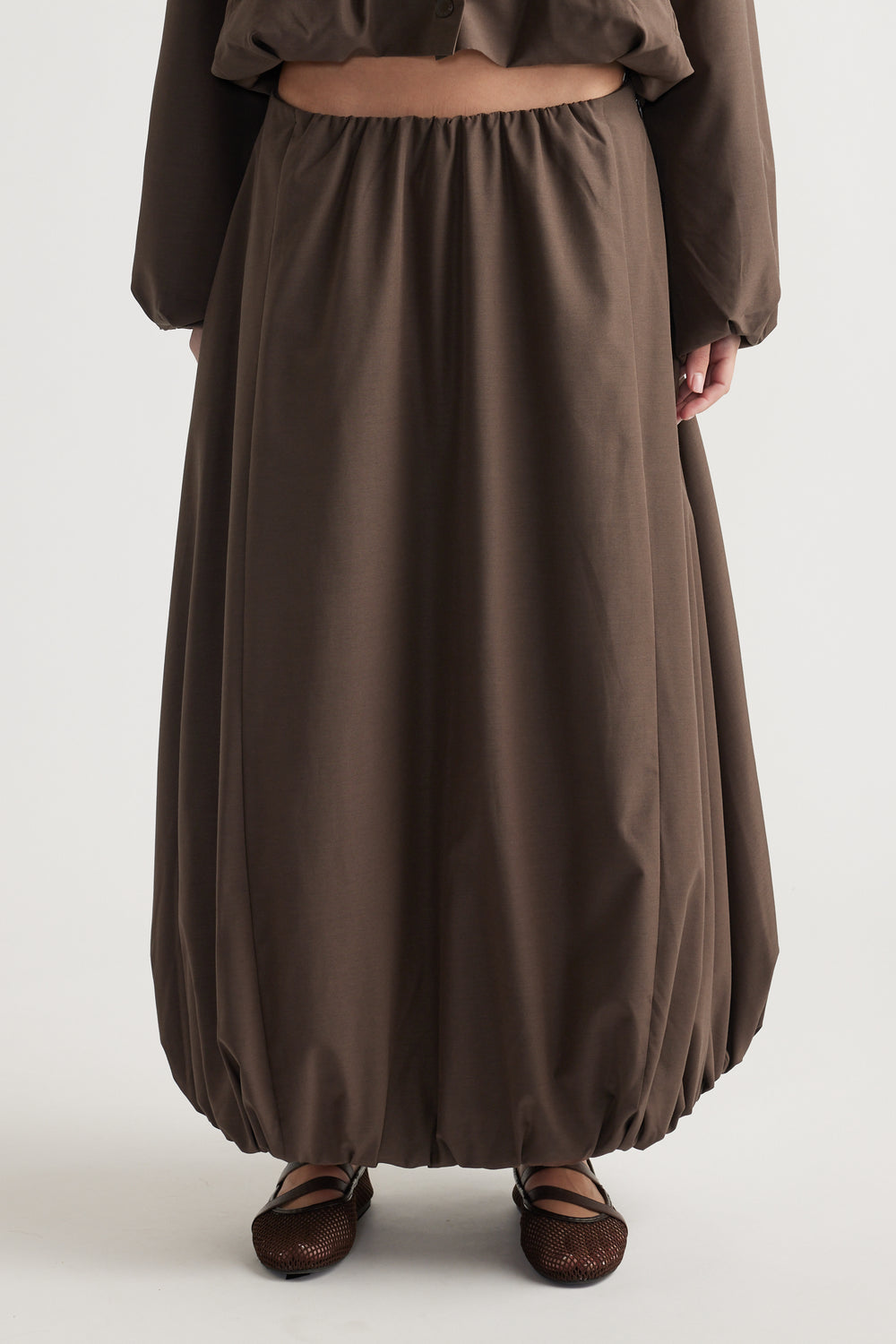Brown midi skirt with bubble hem detail, relaxed fit, and elastic waistband for an effortless, casual look.