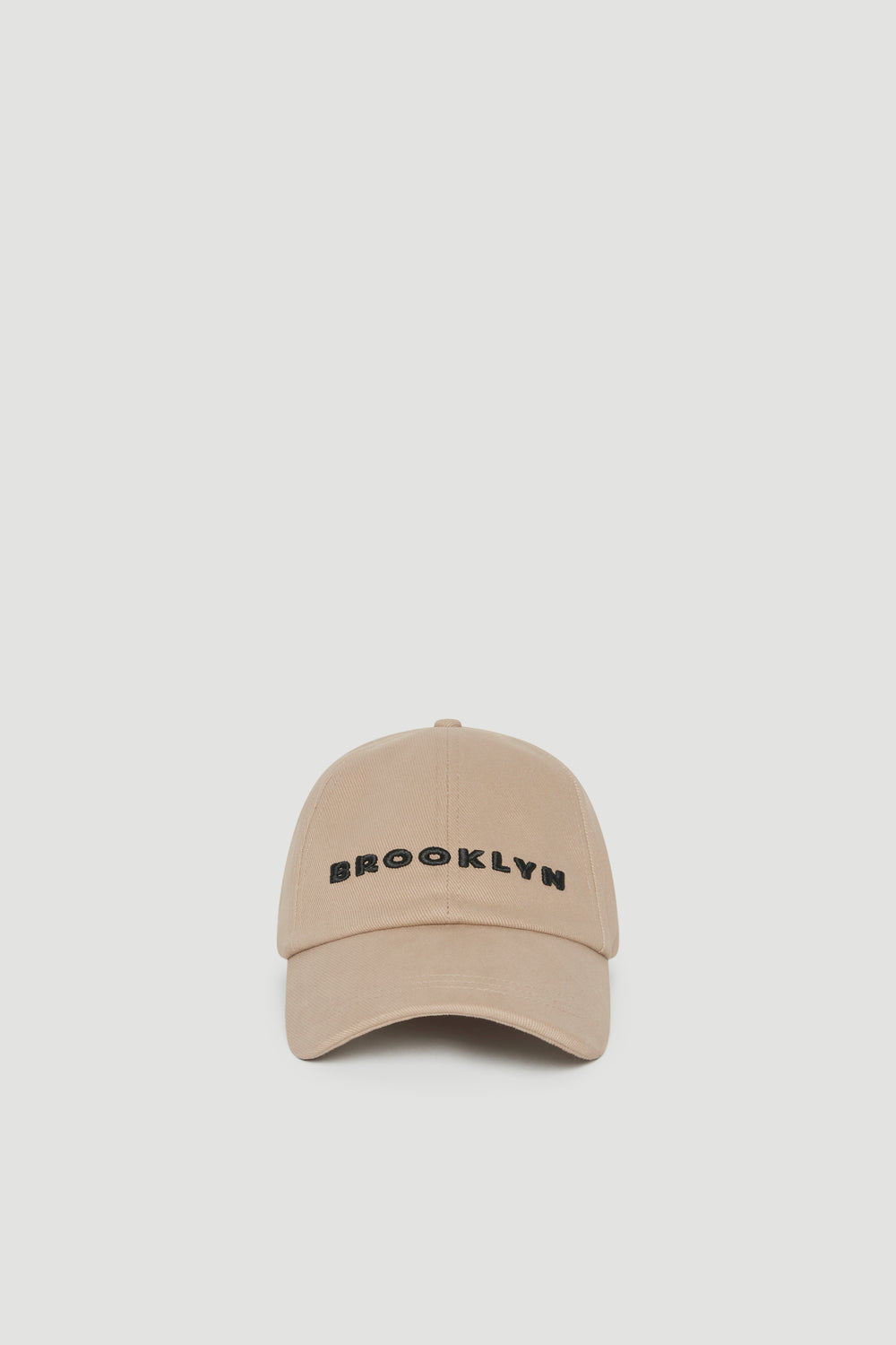 Beige baseball cap with embroidered Brooklyn logo and curved brim