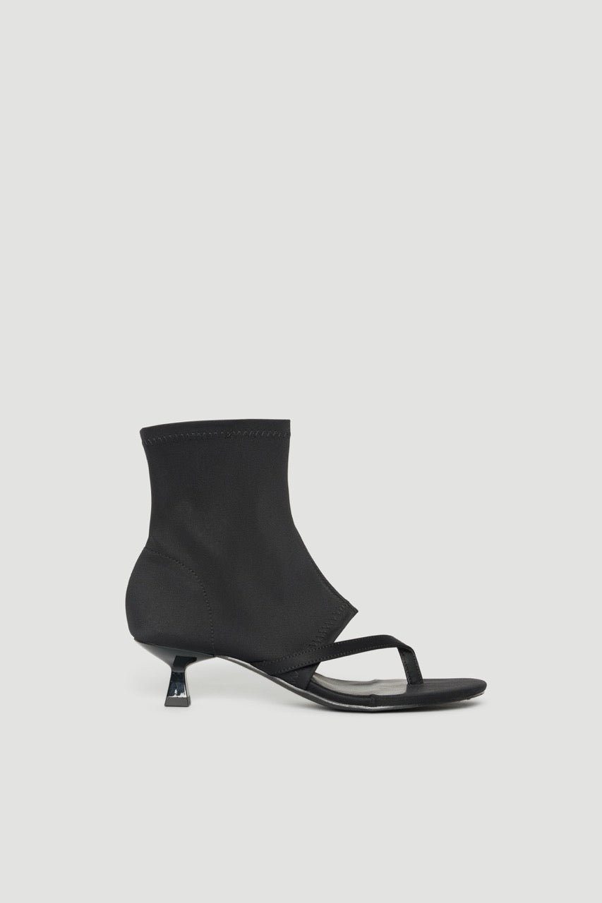 Black ankle thong heel with stretchy upper, slim heel and lightweight sole
