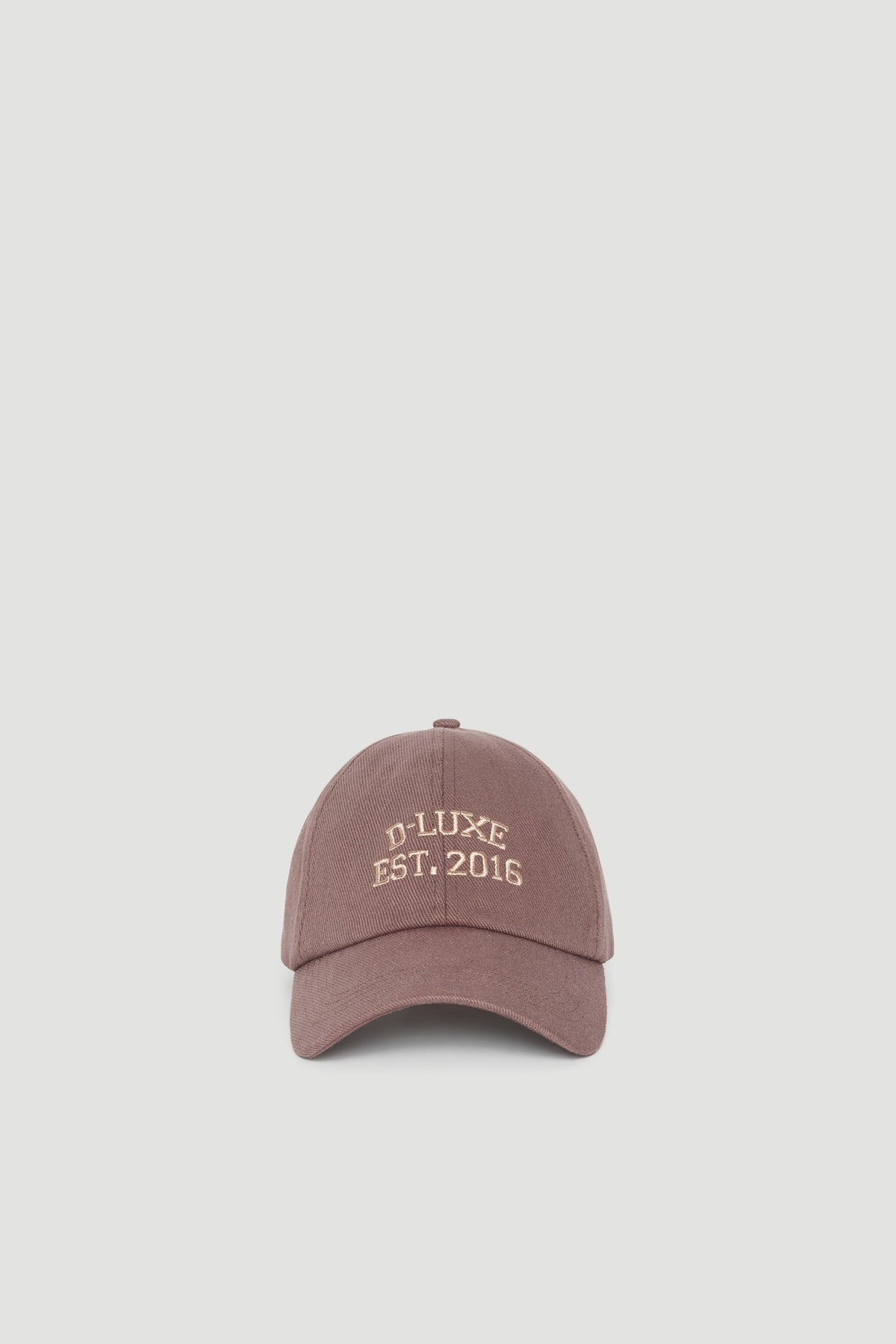 Mauve baseball cap with embroidered D-Luxe logo and curved brim