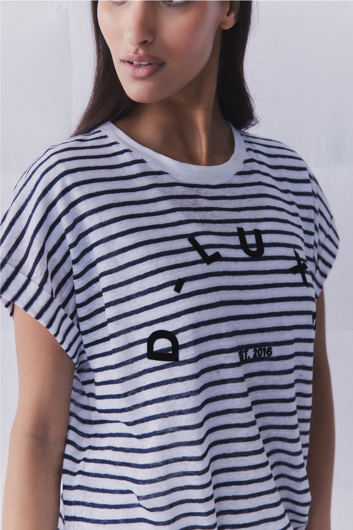 D-Luxe Cuffed Linen Logo Tee