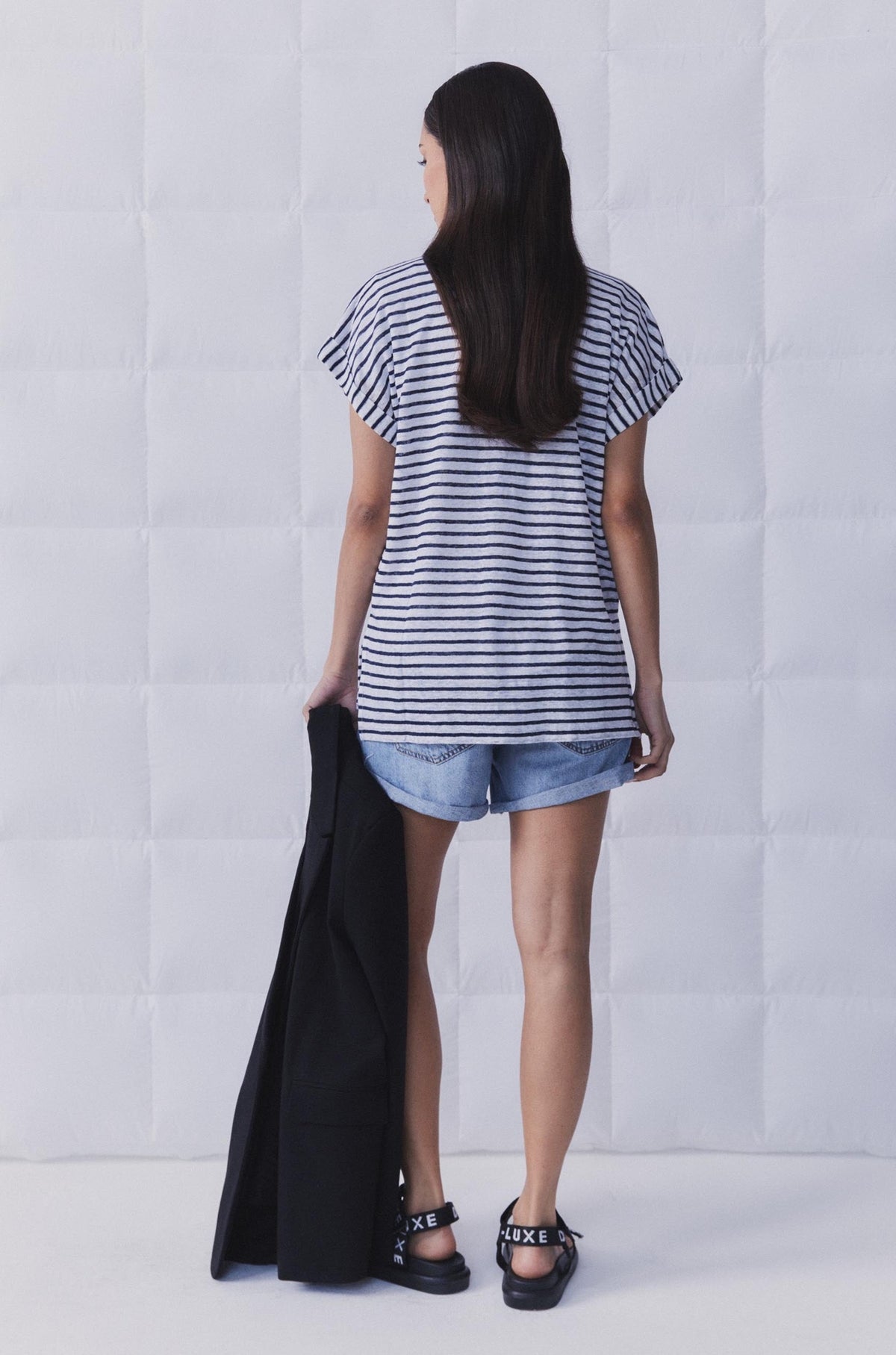 D-Luxe Cuffed Linen Logo Tee