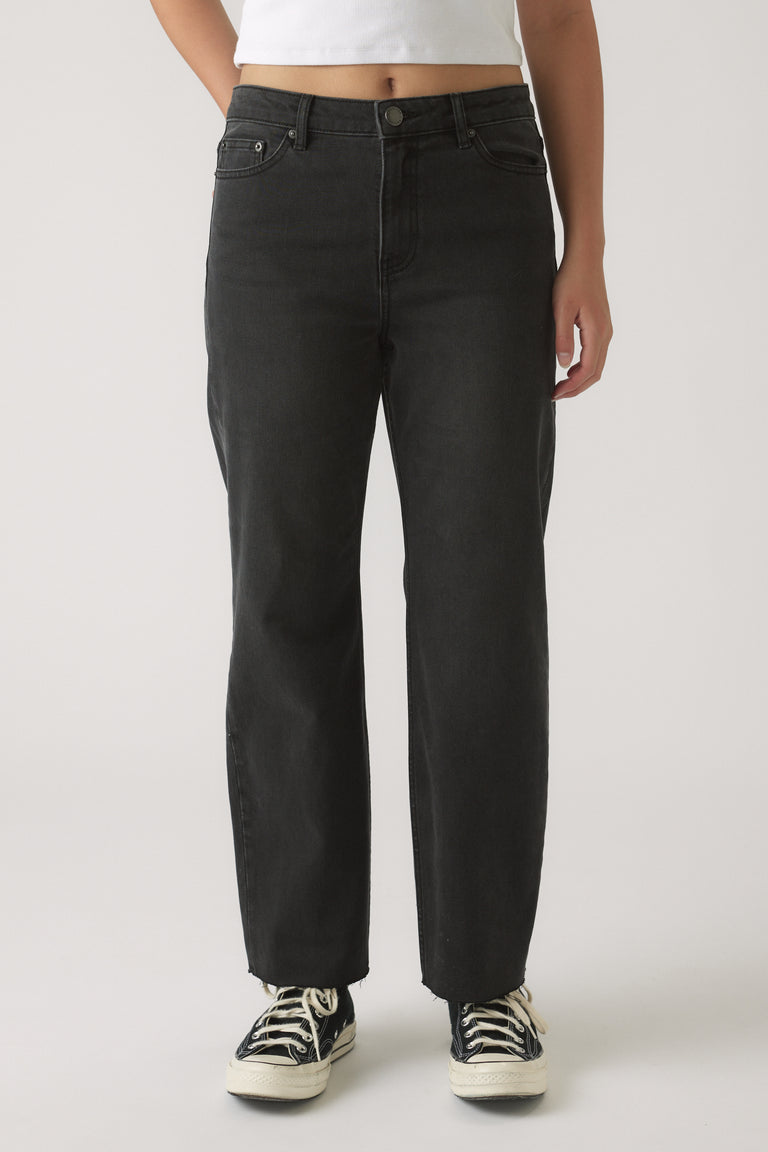 Straight leg black denim jeans for girls styled with casual sneakers and a cropped white top