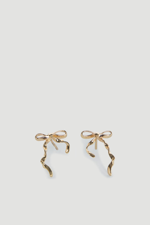 Delicate gold bow-shaped stud earrings with elegant twisting ribbon details for a charming, youthful look