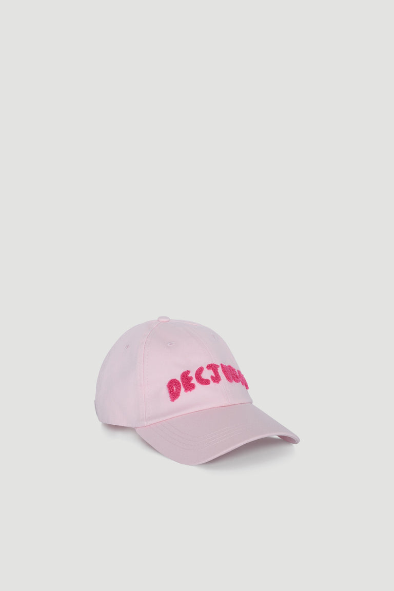 Soft pink girls’ cap featuring textured lettering with a relaxed fit for casual everyday wear.