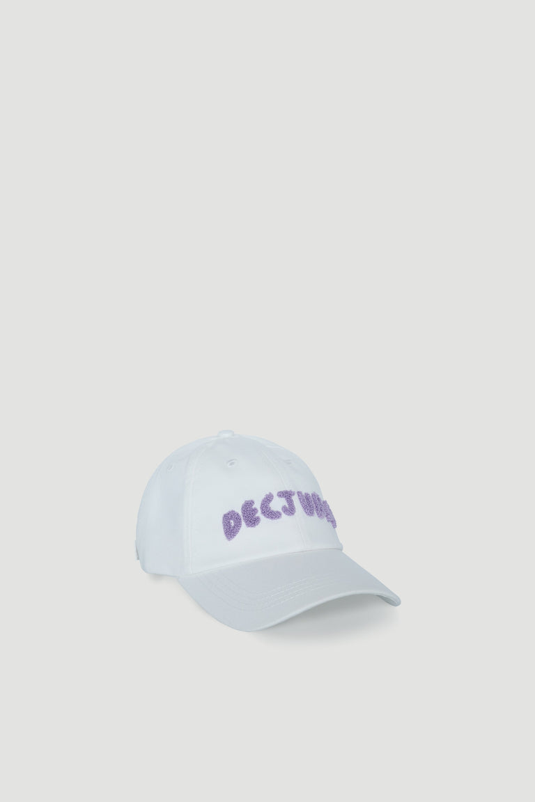 White cap for girls featuring soft lilac shearling lettering and a curved brim for casual wear.