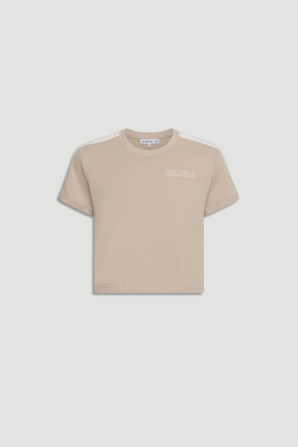 Girls boxy tee in soft beige with relaxed short sleeves and subtle branded detailing on the chest for everyday ease.
