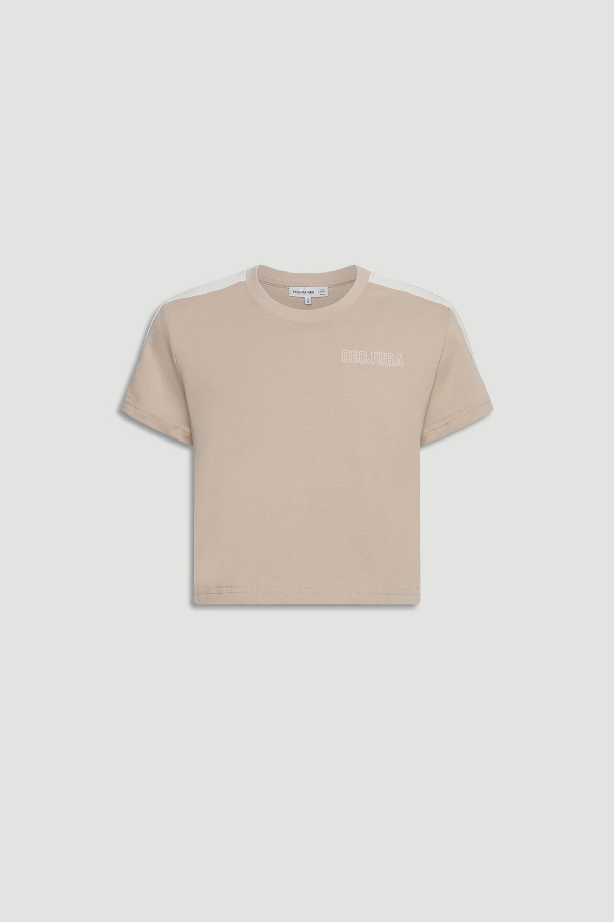Girls boxy tee in soft beige with relaxed short sleeves and subtle branded detailing on the chest for everyday ease.