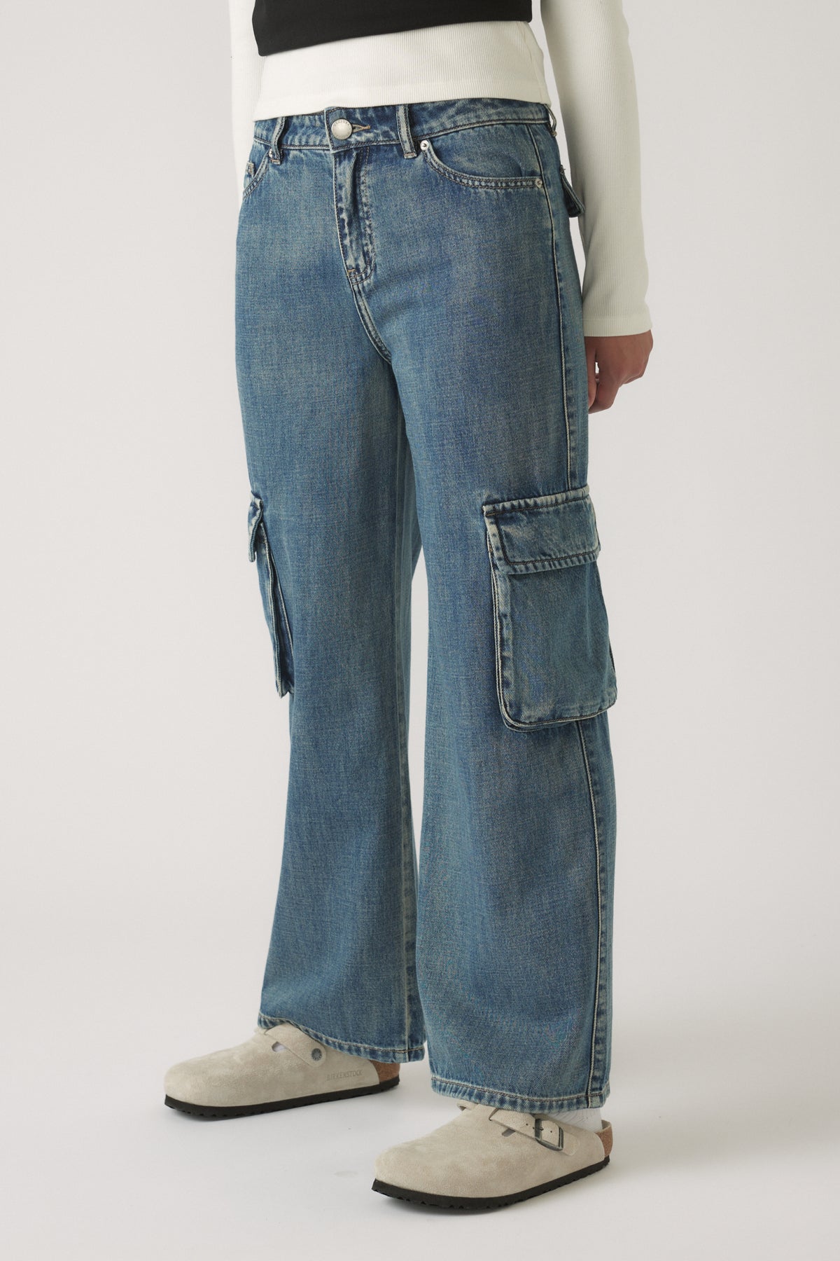 Relaxed wide-leg denim cargo pants for girls with large side pockets in a classic medium blue wash