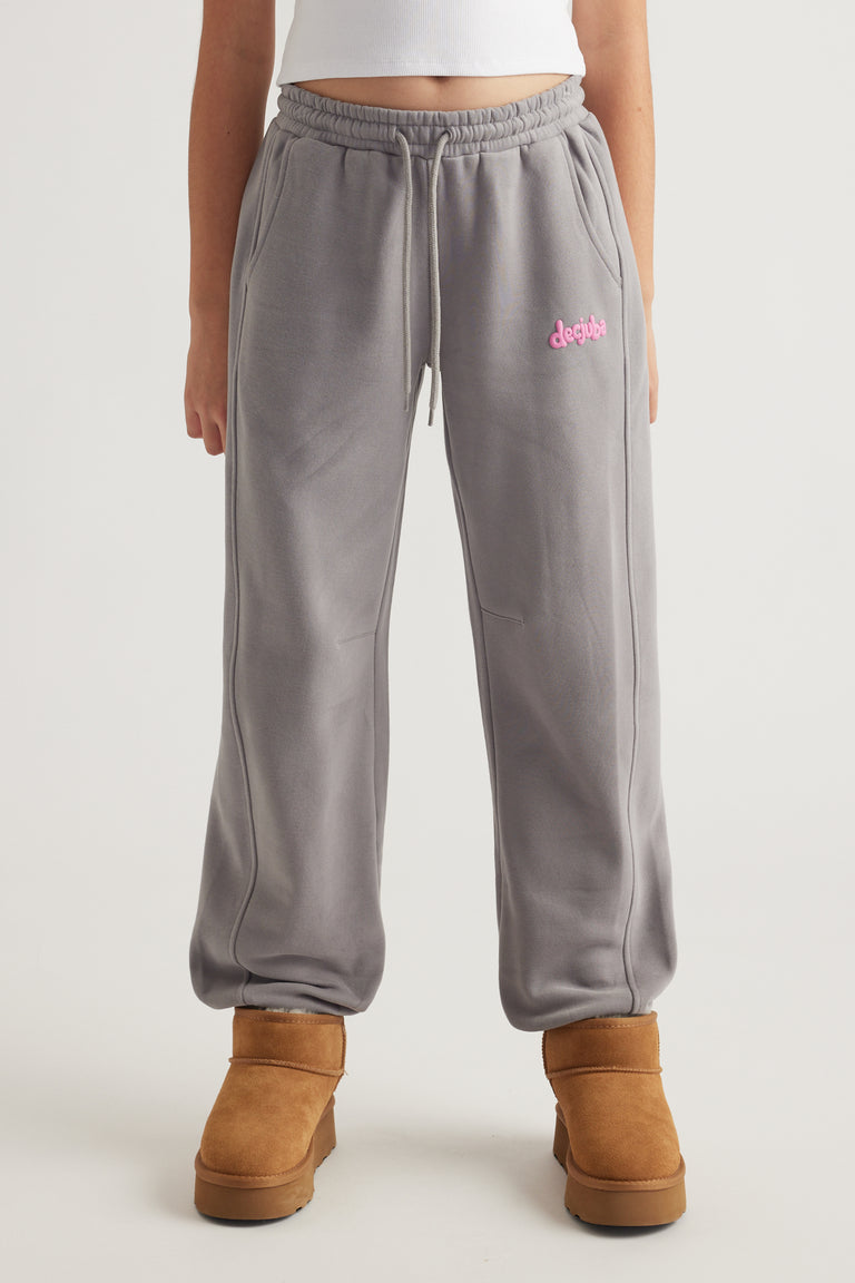 Teen girl wearing relaxed grey balloon leg sweatpants with cuffed ankles and tan winter boots