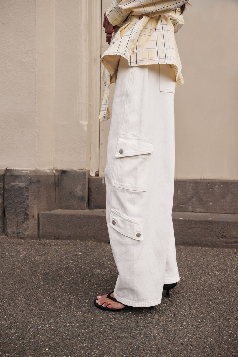 Alexa Cargo Barrel Jean
